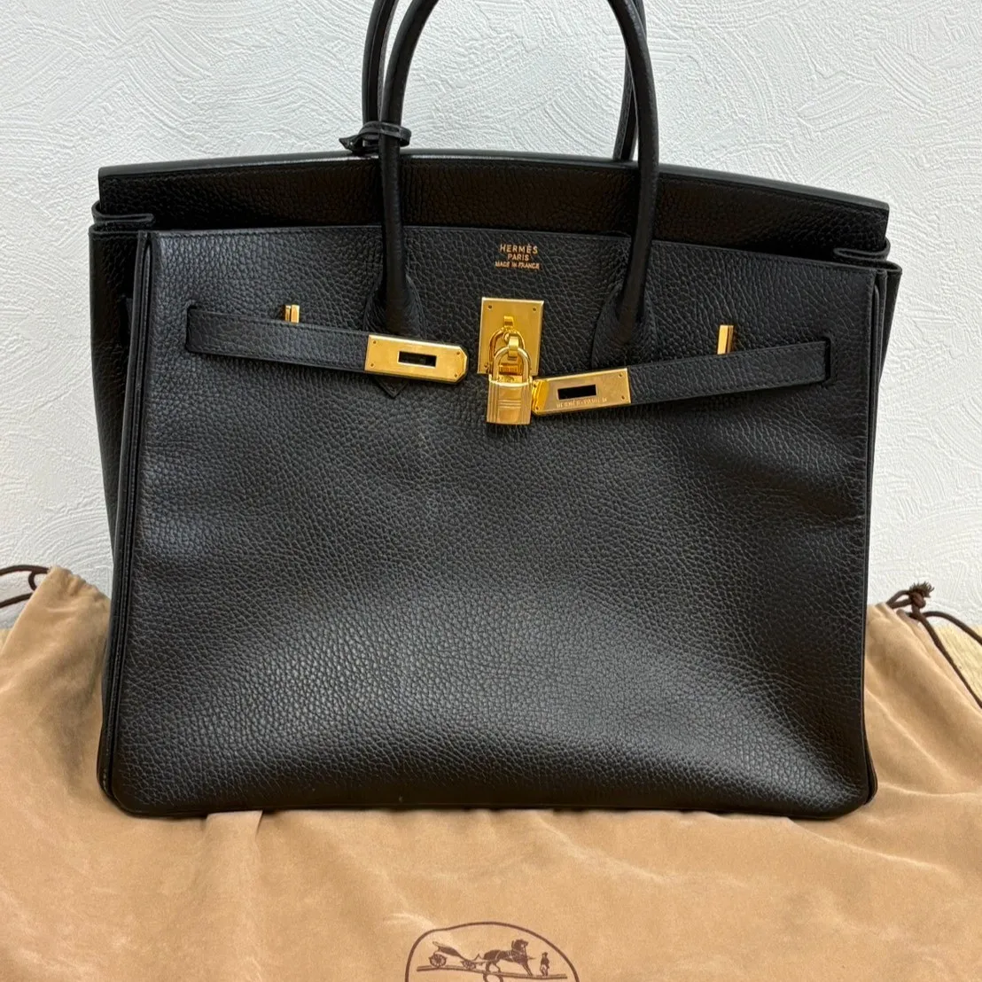 こんにちは！今日も素敵なお品をお買取りしました✨今回の主役は...