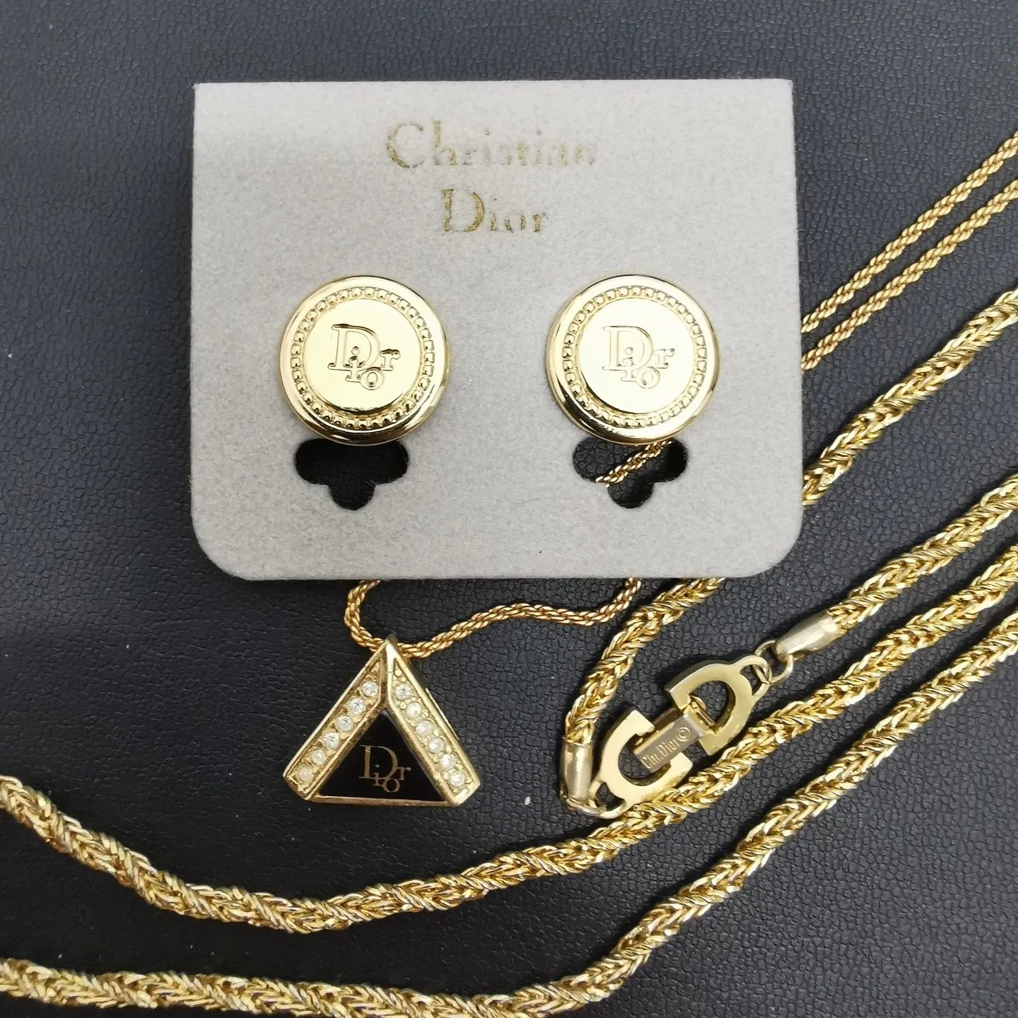 こんにちは✨本日はディオールの素晴らしいアクセサリーをお買取...