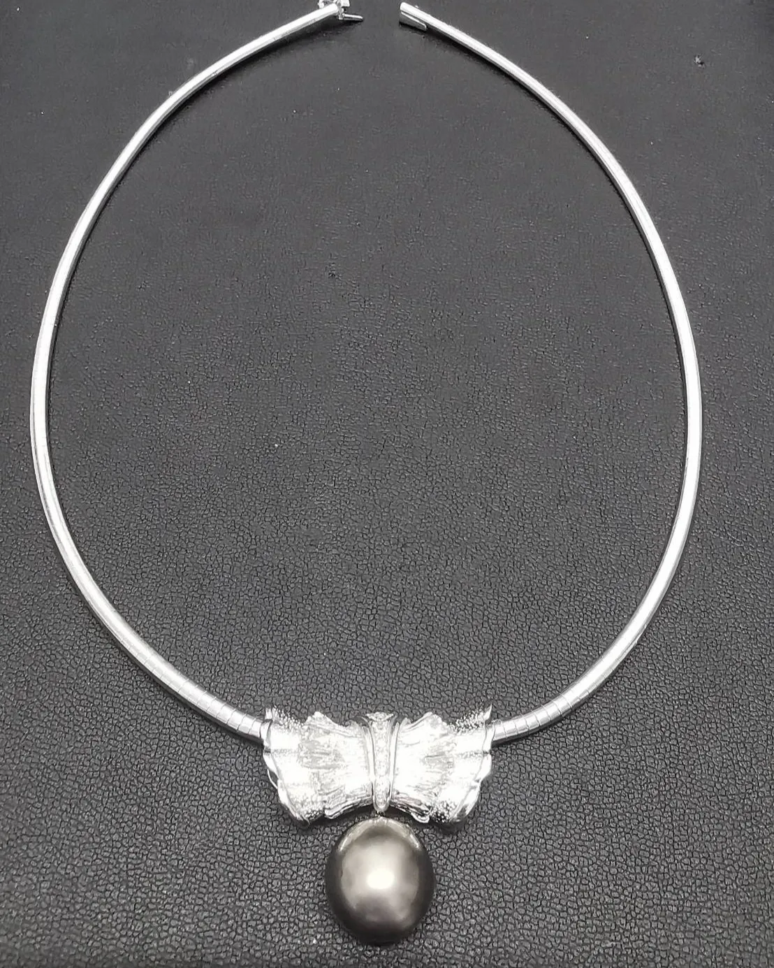 今日はすてきなお客様にお越しいただき、おしゃれなアクセサリー...