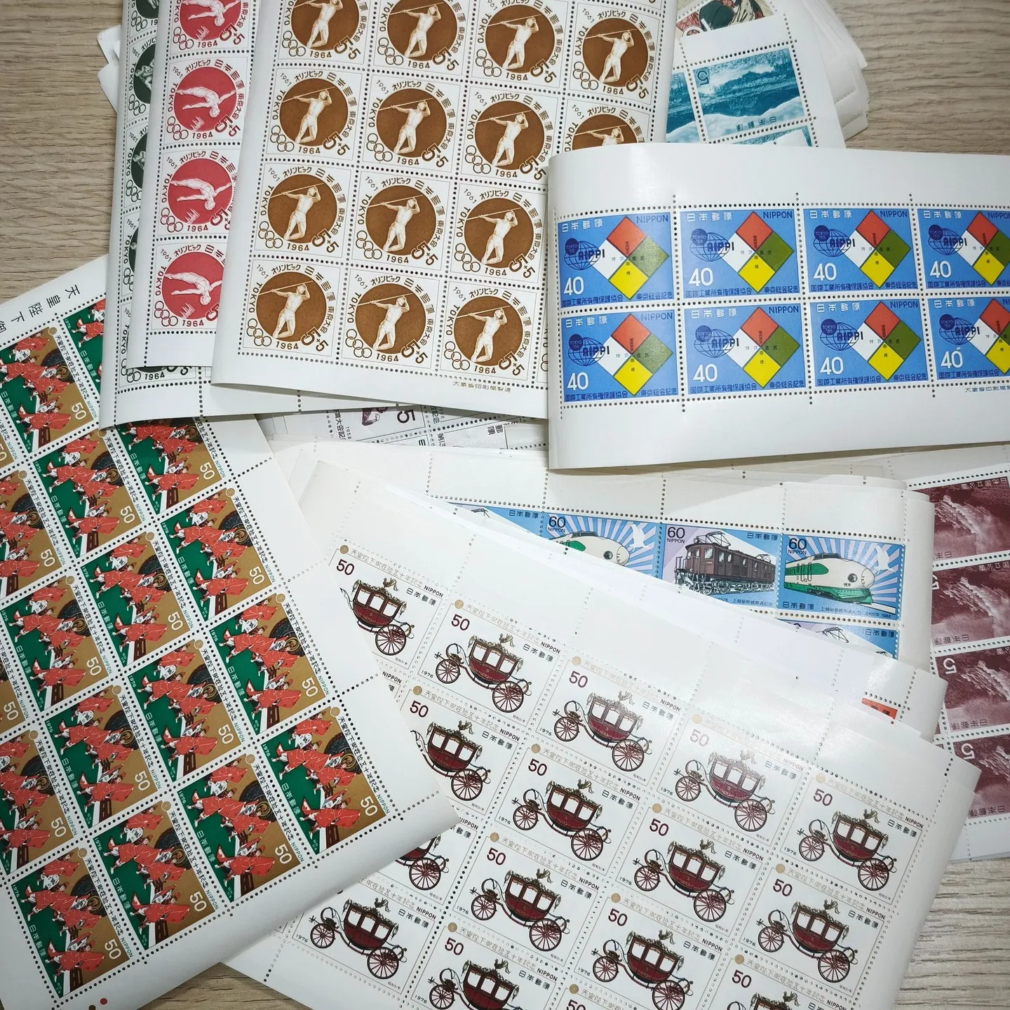 今日はお父様がコレクションされていたたくさんの素敵な切手をお...