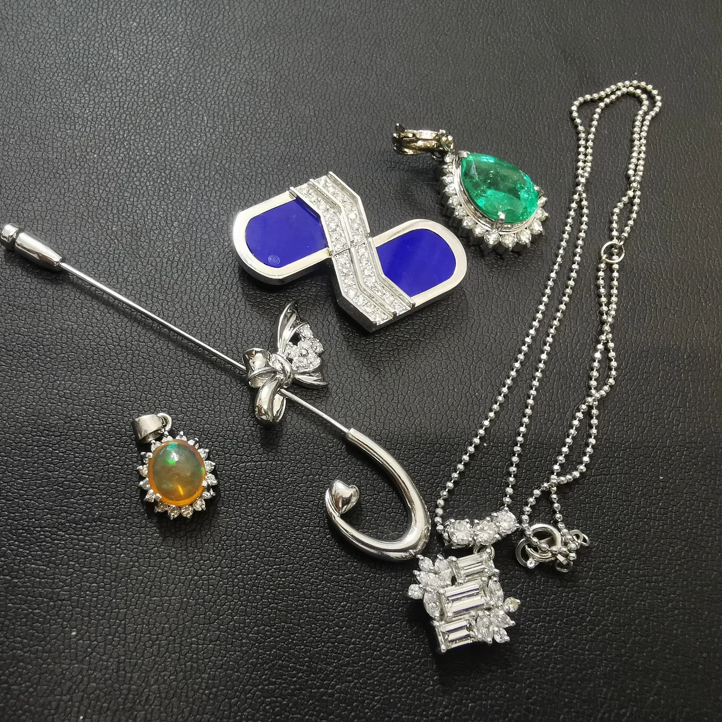 ようこそ！今日は、素敵なアクセサリーをお買取りさせていただき...