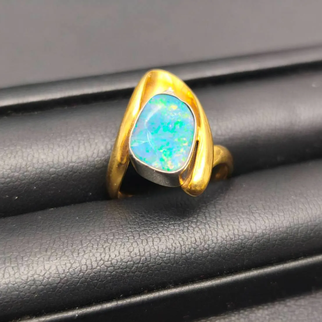 こんにちは！今日は特別な指輪をお買取させていただきました💍✨...