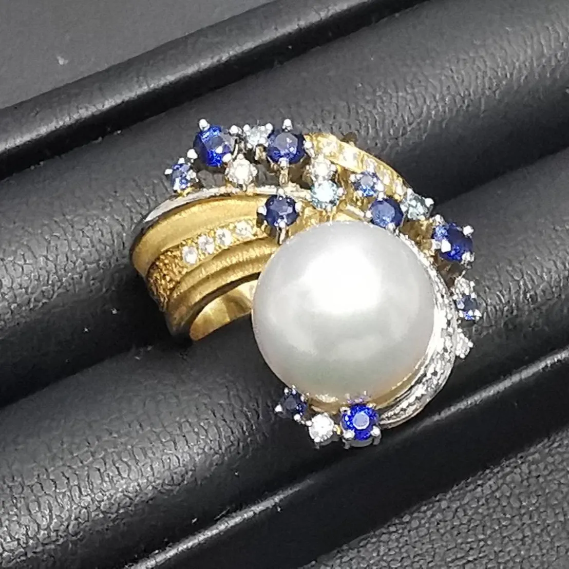 こんにちわ！今日も素敵なアイテムが飛び込んできましたよ。