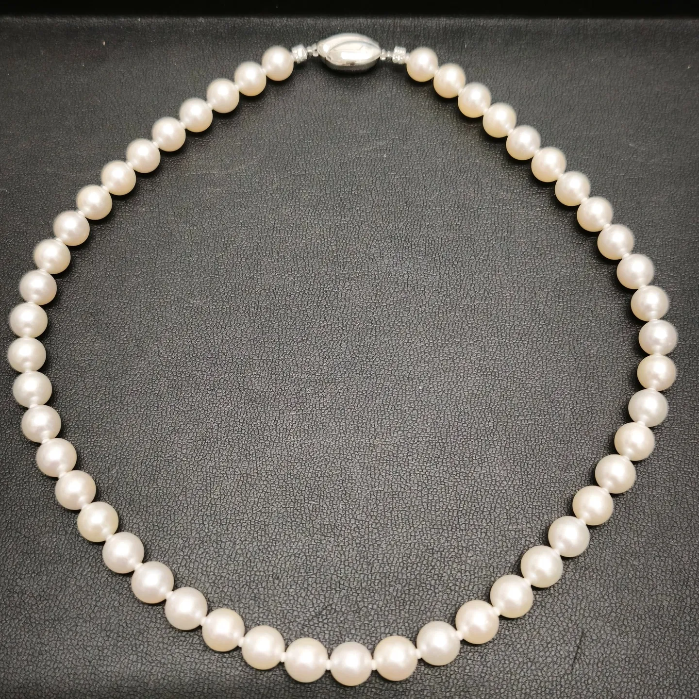 みなさん、こんにちは！今日は素敵なパールネックレスをお買取り...
