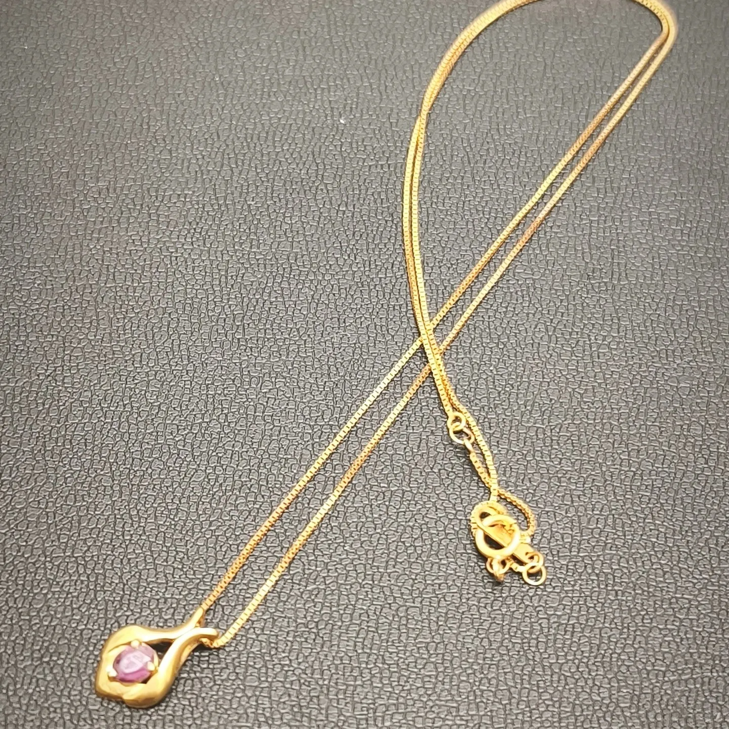 こんにちは🌟今日は特別なネックレスのお話をお届けします。