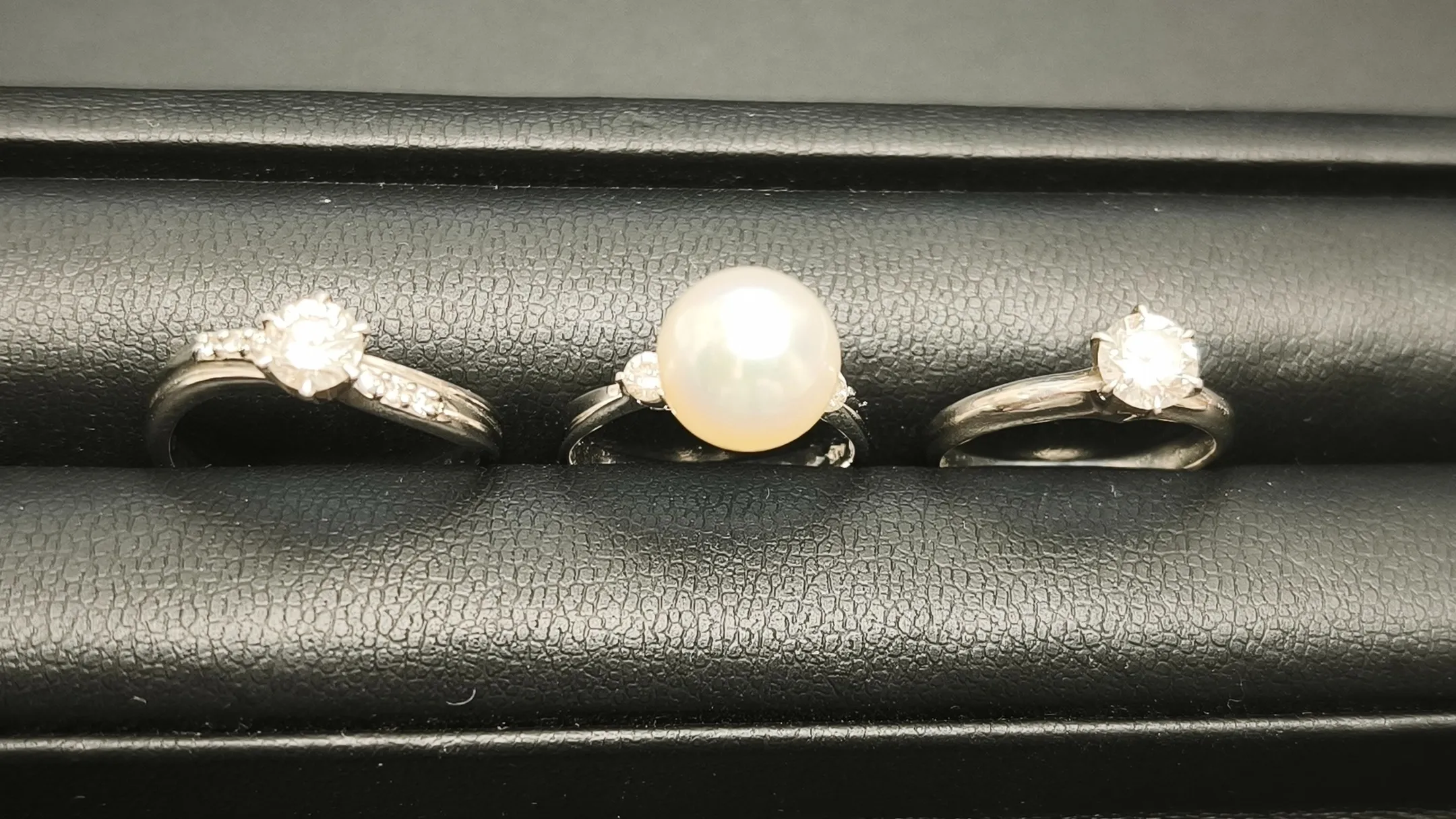 こんにちわ！今日はお客様のお母様の大切な形見である指輪をお買...