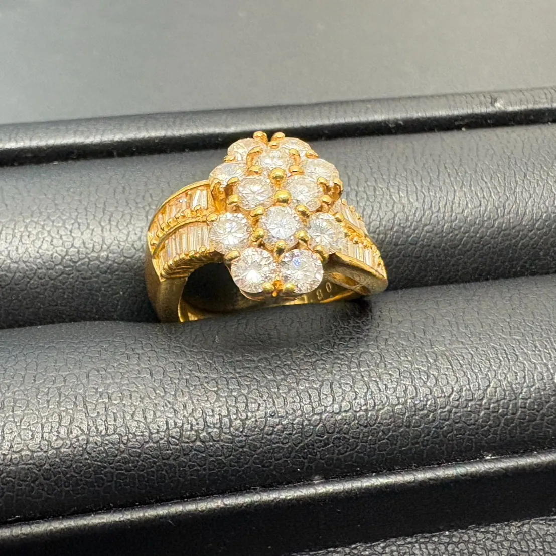 こんにちは🌼今日は、大切な思い出が詰まった指輪をお買取りさせ...