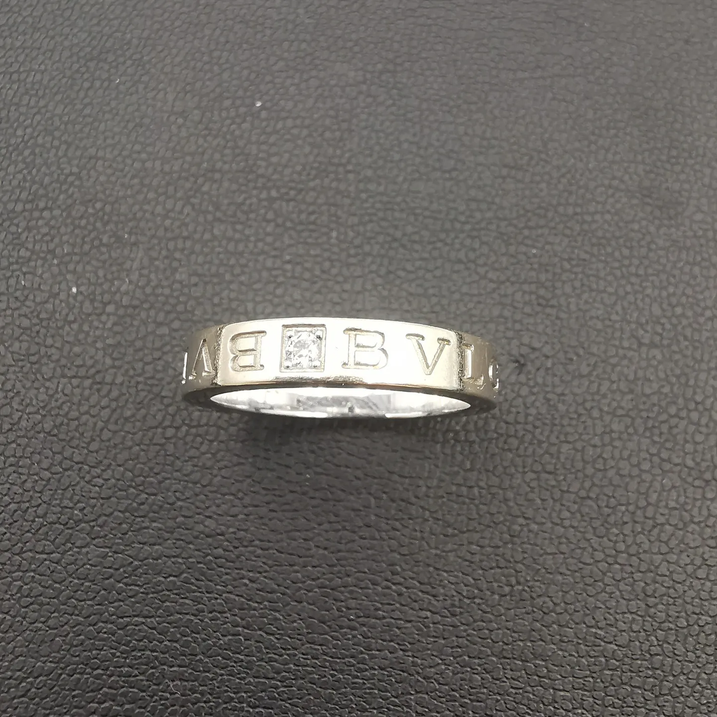 こんにちわ！今日はブルガリの素敵なリングをお買取りさせていた...